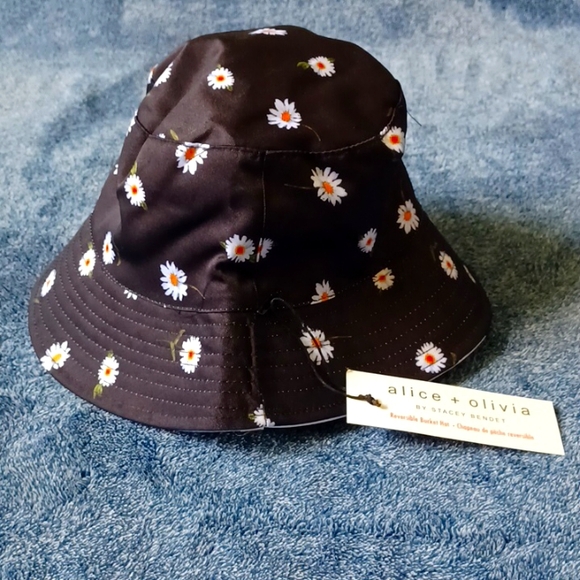 NWT Alice + Olivia Reversible Bucket Hat - Picture 1 of 5
